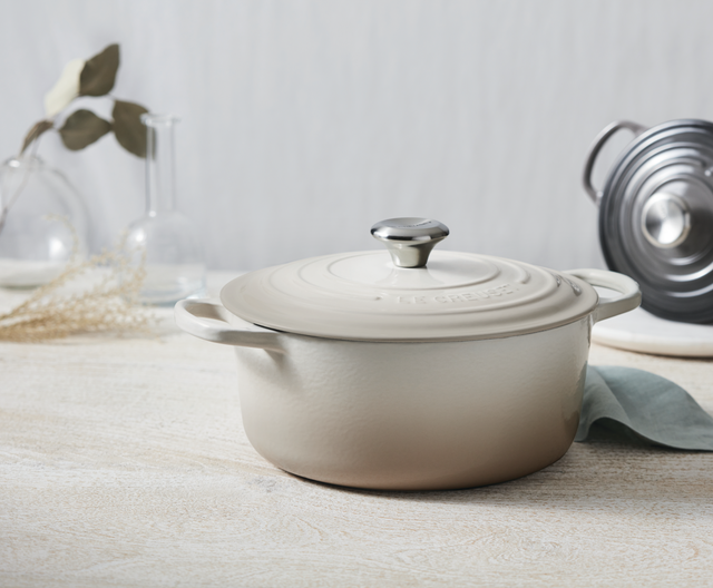 Le Creuset 3.5-Quart Signature Cast Iron Round Dutch Oven - Meringue